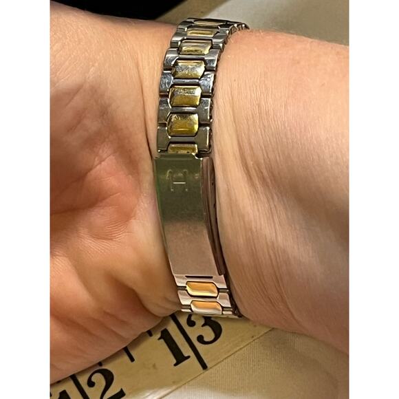 Halston Two toned band with clasp Watch 001-6236 Vintage - Picture 13 of 13